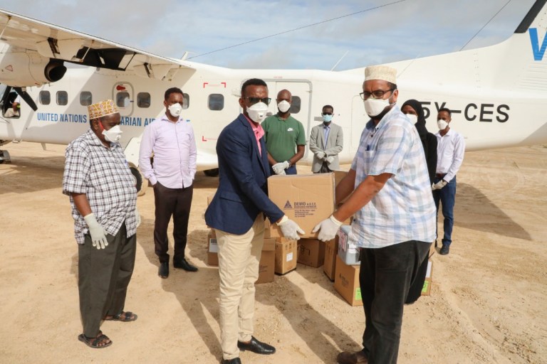 Dowladda Soomaaliya oo Qalab Lagu baaro COVID-19 iyo Daawo gaarsiiyay Magaalada Baraawe+Sawirro