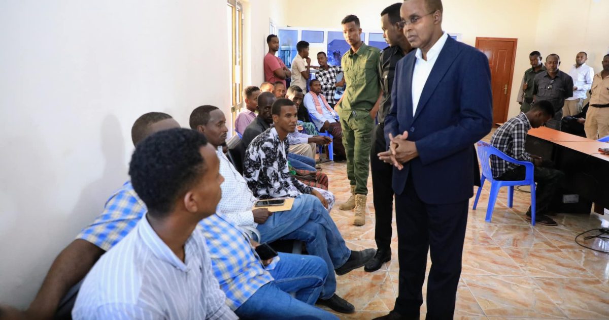 Duqa Muqdisho oo kormeeray xarumaha dad-dhigista iyo dhalinyarada ee gobolka Banaadir