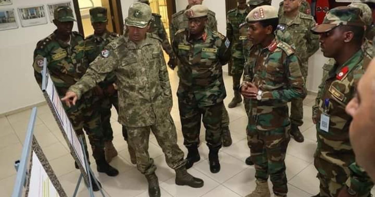 Janaraal Odawaa oo kormeeray xerada tababarka ciidanka ee TurkSom