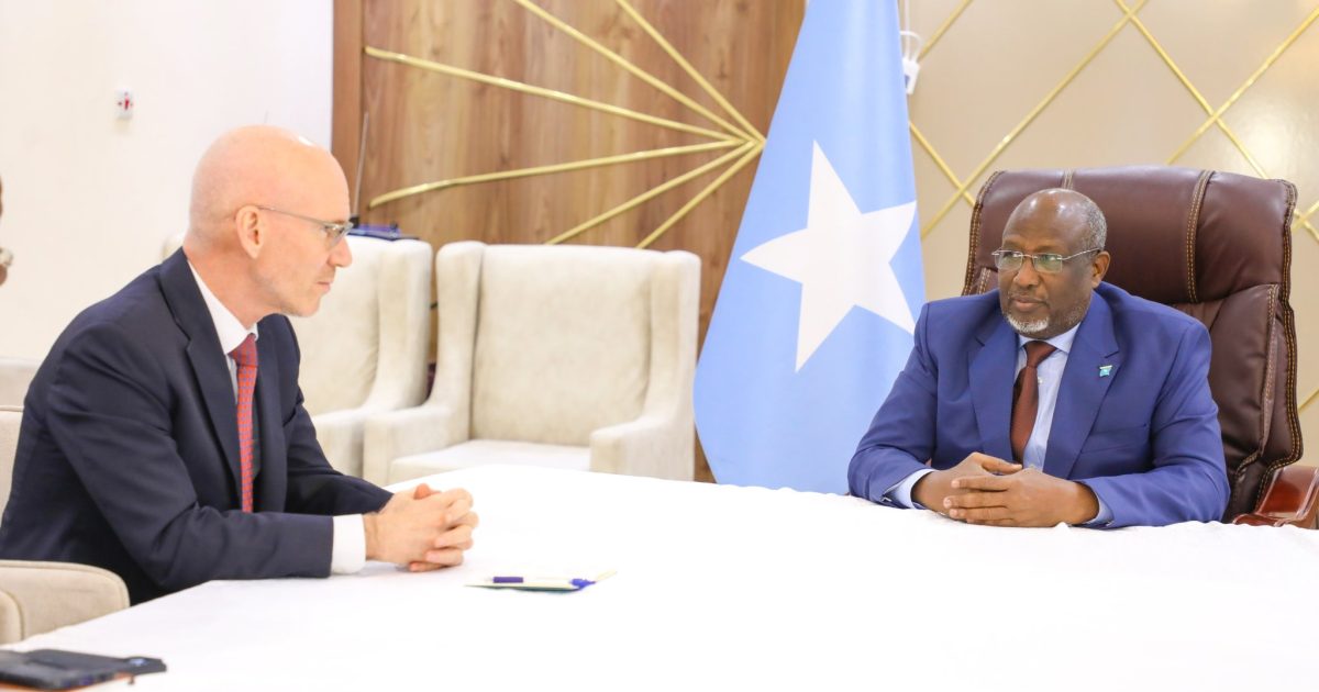 Guddoomiye Aadan Madoobe iyo Amb. James Swann oo ka wada hadlay isbedelka dalka ka dhacay