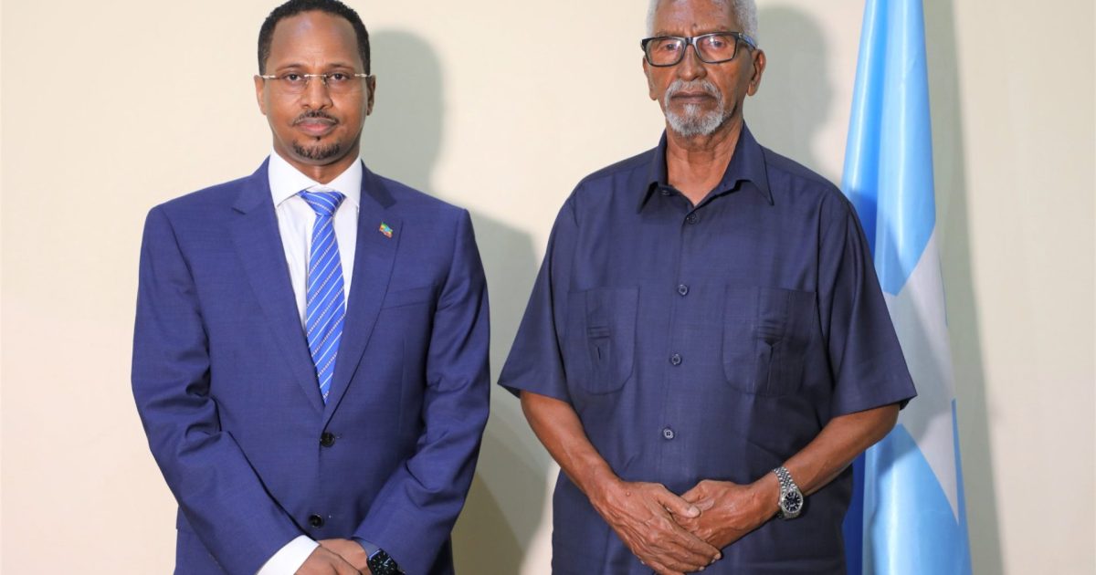 Guddoomiyaha Aqalka sare iyo safiirka Itoobiya oo kala wad hadlay adkeynta xiriirka labada dal+Sawirro