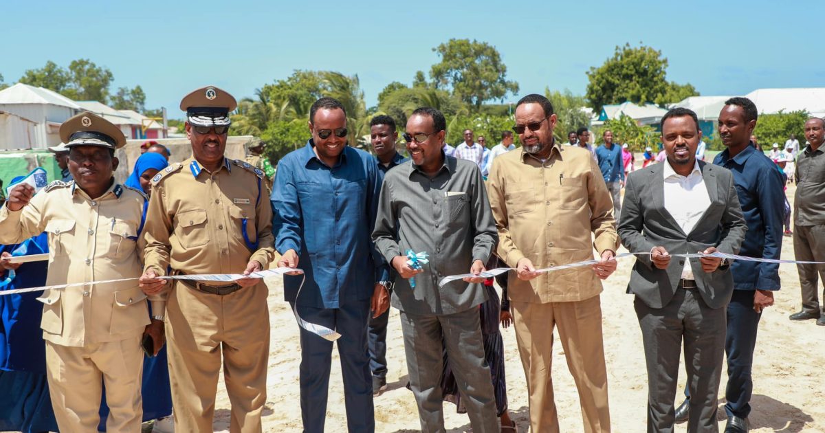 Ra’iisul wasaare Rooble oo xariga ka jaray dugsiga Agoonta Ciidanka Booliska Soomaaliyeed