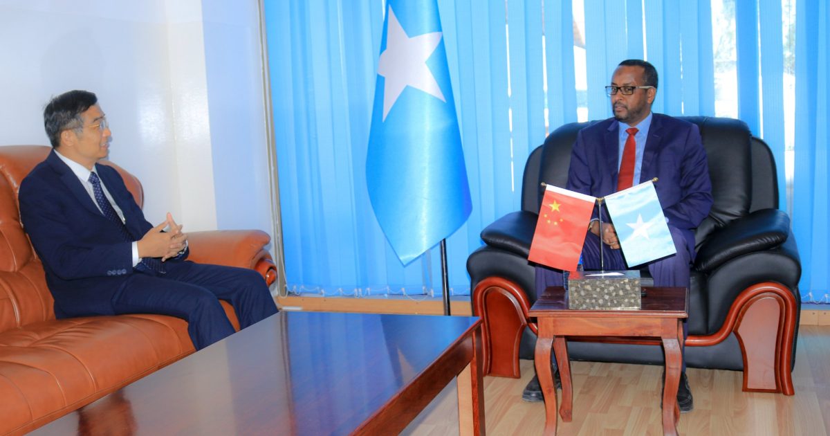 Siihayaha Wasiirka Arrimaha Dibadda oo kala hadlay Safiirka Shiinaha xoojinta iskaashiga Muqdisho.