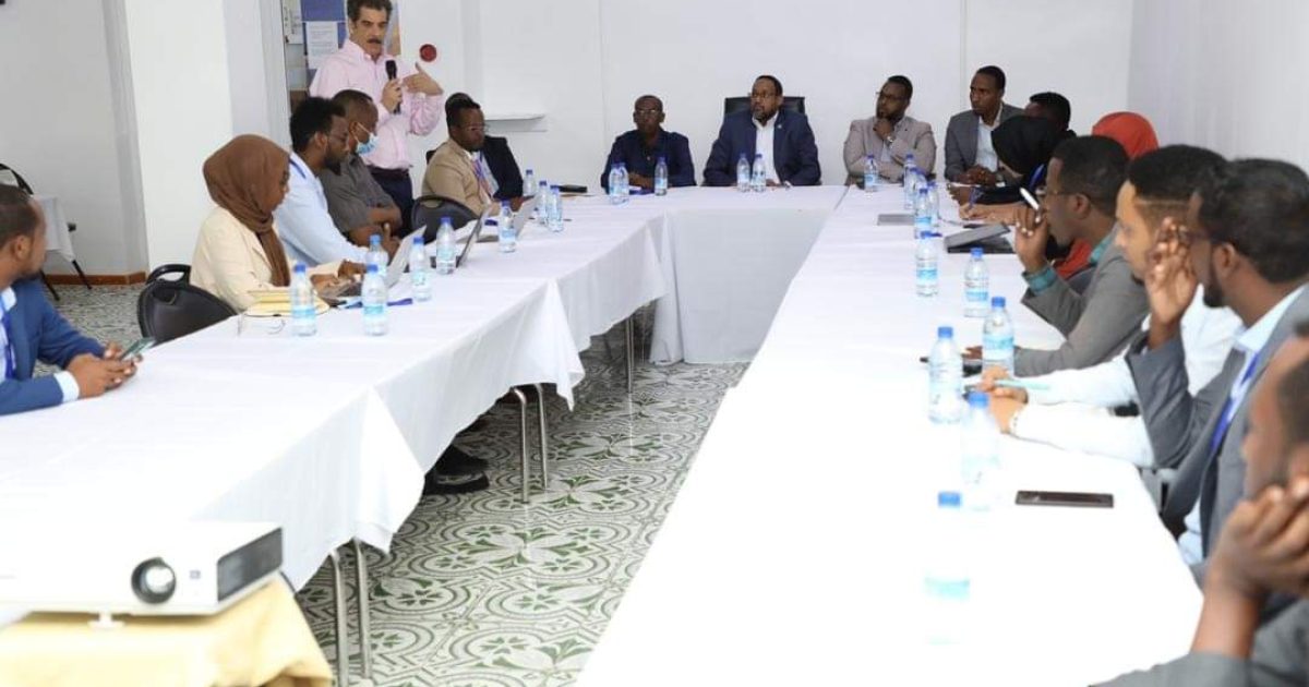 Wasiirka Waxbarashada oo daah furay gurmadka abaaraha