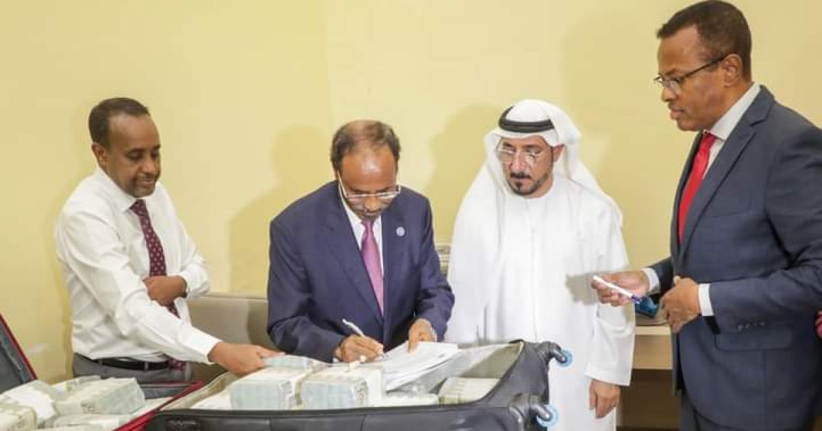 Dowladda Imaaraadka oo Soomaaliya ku wareejisay lacago deeq ah