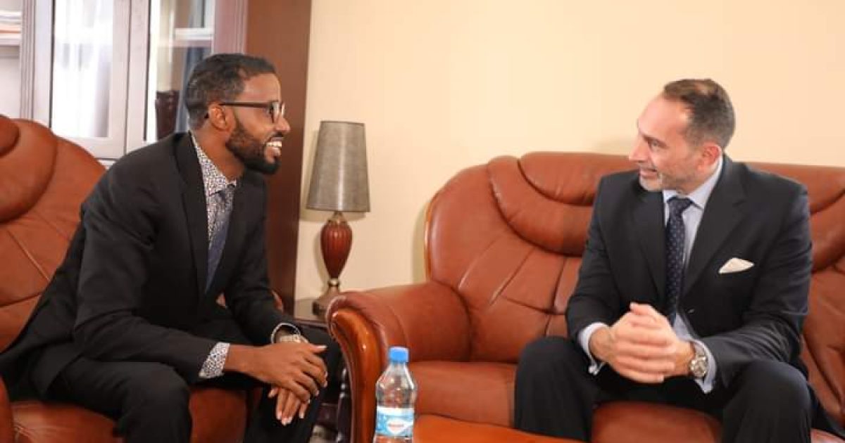 Guddoomiye Cali Shacbaan oo qaabilay Safiirka Talyaaniga ee Soomaaliya