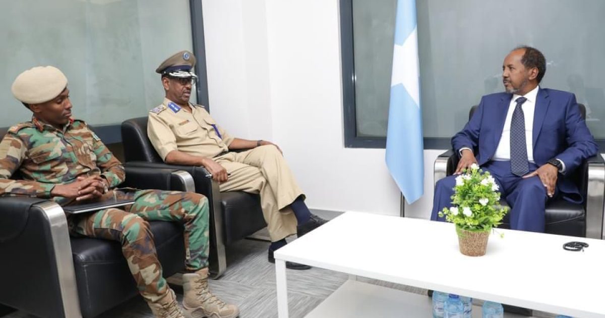 Madaxweyne Xasan Sheekh oo kulan la qaatay Taliyeyaasha ciidamada Xoogga iyo Booliska