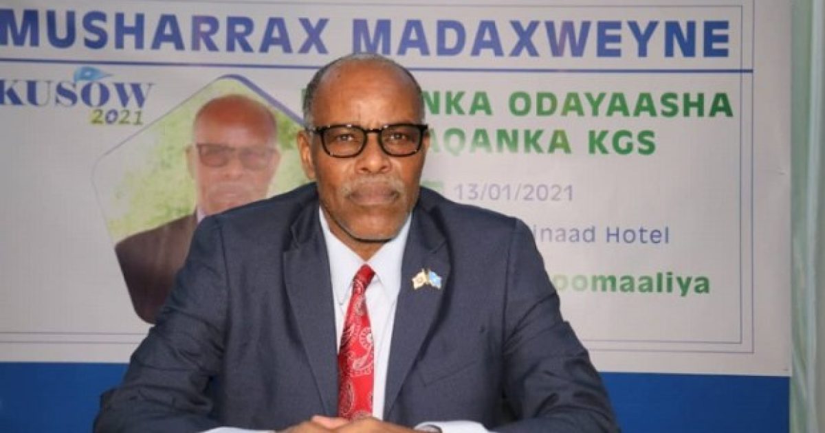Prof Cabdi Kuusow oo Hambalyo u diray Madaxweynaha Dalka