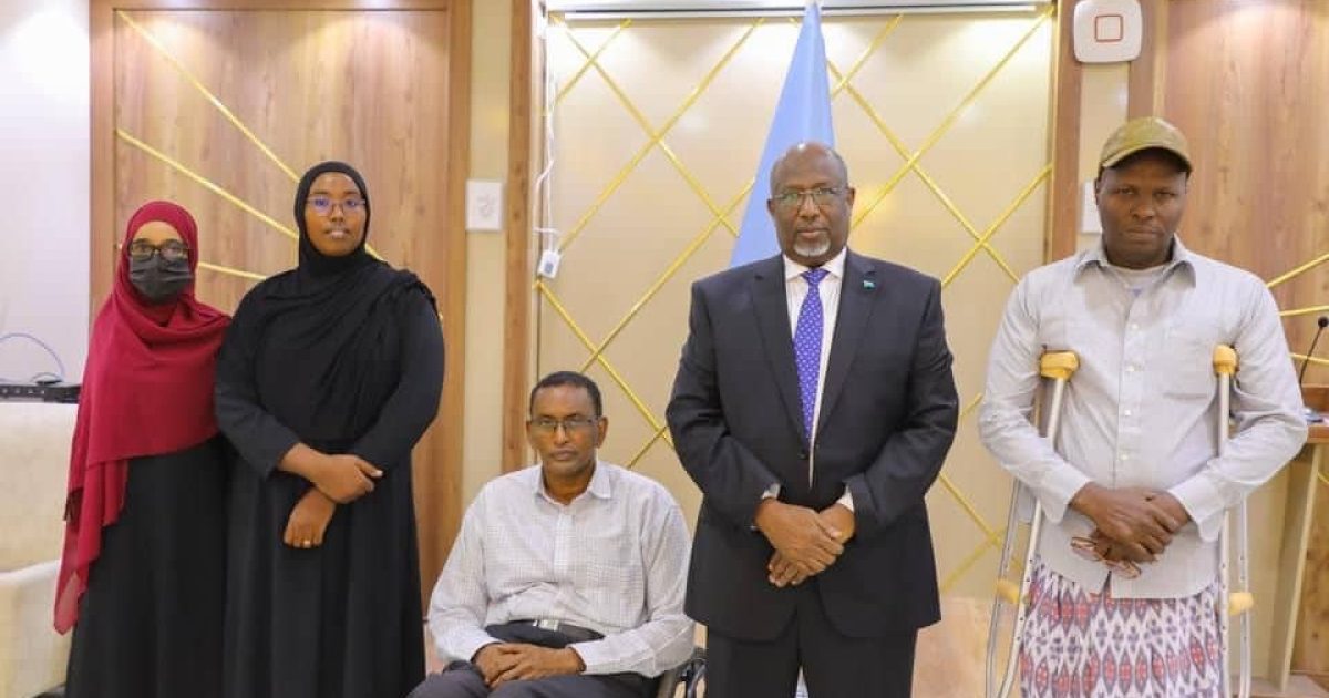 Guddoomiyaha Golaha Shacabka oo qaabilay masuuliyiin ka tirsan Hay’adda naafada Qaranka “SAWIRRO”