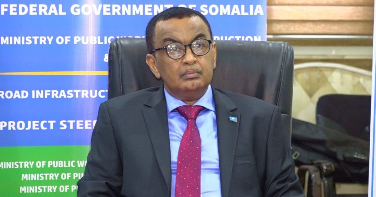 Wasiirka Howlaha Guud oo daah furay Shirka Guddigga hagidda mashruuca dib u dhiska waddooyinka “SAWIRRO”