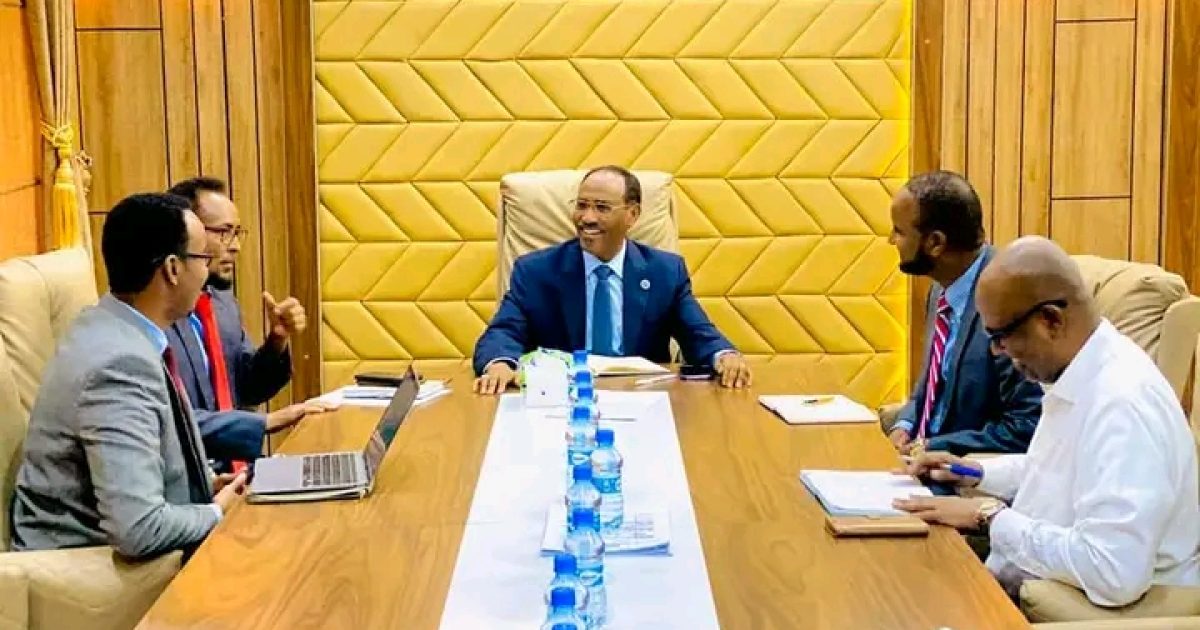 Wasiir Beyle oo qaabilay Wasiirka Maaliyadda Jubbaland