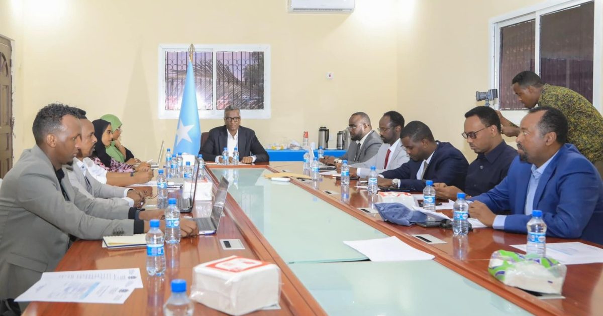 Ergayga Abaaraha oo la kulmay wasiirada gargaarka ee dowlad goboleedyada