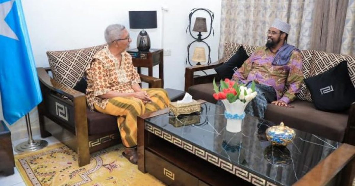 Maxay ka wada-hadleen Madaxweyne Axmed iyo guddoomiye Cabdi Xaashi?