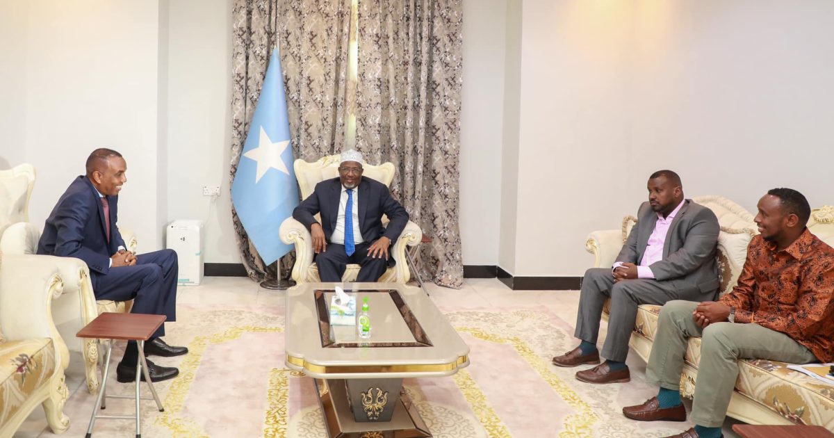 Guddoomiyaha Golaha Shacabka iyo Ra’isul wasaaraha magacaaban oo kulmay +Sawirro