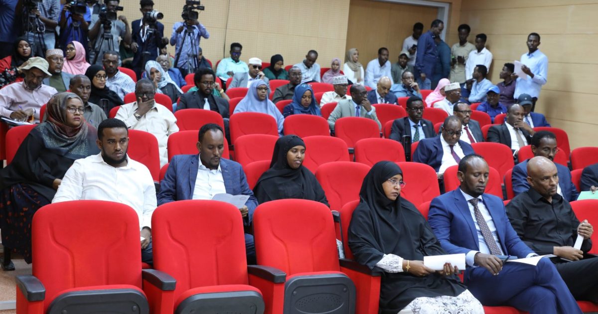 Golaha Aqalka sare oo ka dooday dhismaha guddiyada golaha+Sawirro