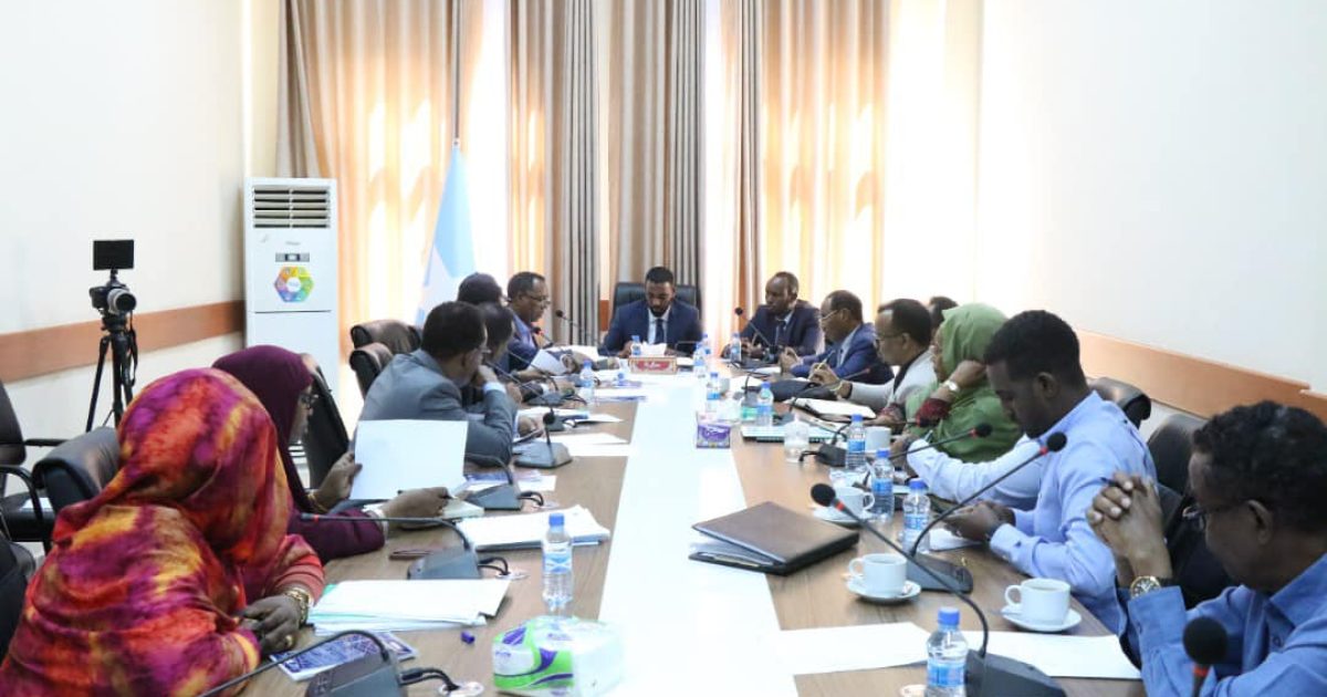 Guddiga KMG ee Miisaaniyadda Labada Aqal oo markale la kulmay Wasiirka Maaliyadda