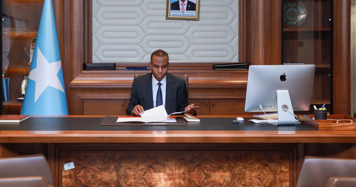 Ra’iisul Wasaare Xamse oo maanta si rasmi ah uga Shaqa bilaabay Xafiiskiisa