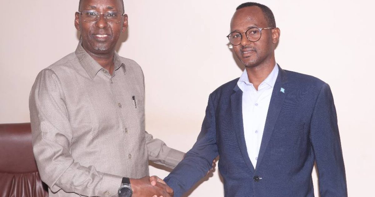 Maxay ka wadahadleen Agaasimaha wasaarada gaadiidka iyo gudoomiyaha guddiga DF?