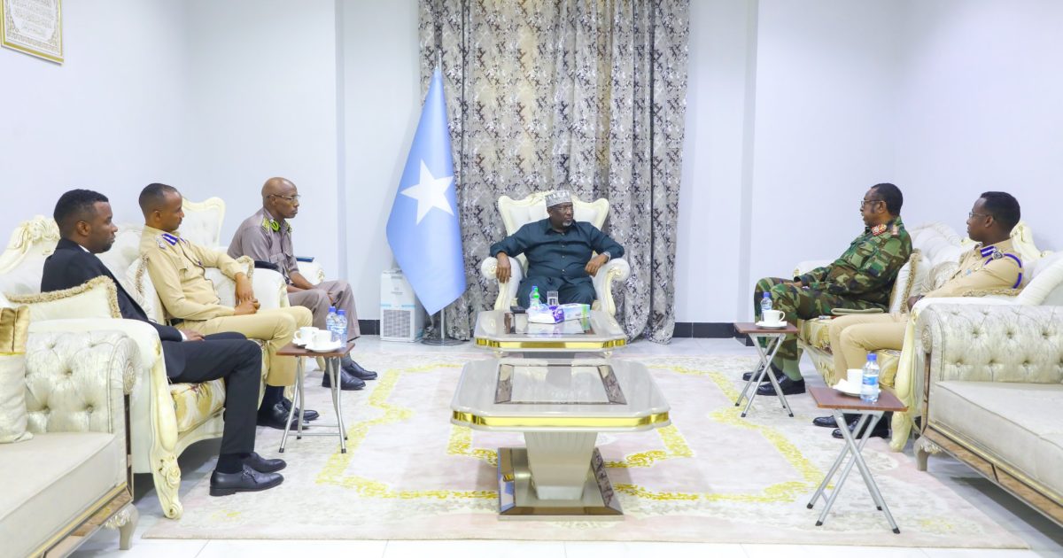 Kusimaha madaxweynaha ahna Guddoomiyaha Golaha Shacabka oo shir gudoomiyey kulan looga hadlaayey Amniga dalka +Sawirro