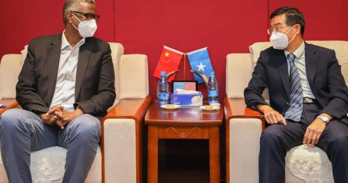 Ergayga gaarka ah ee Gurmadka Abaaraha oo qaabilay Safiirka Shiinaha ee Soomaaliya