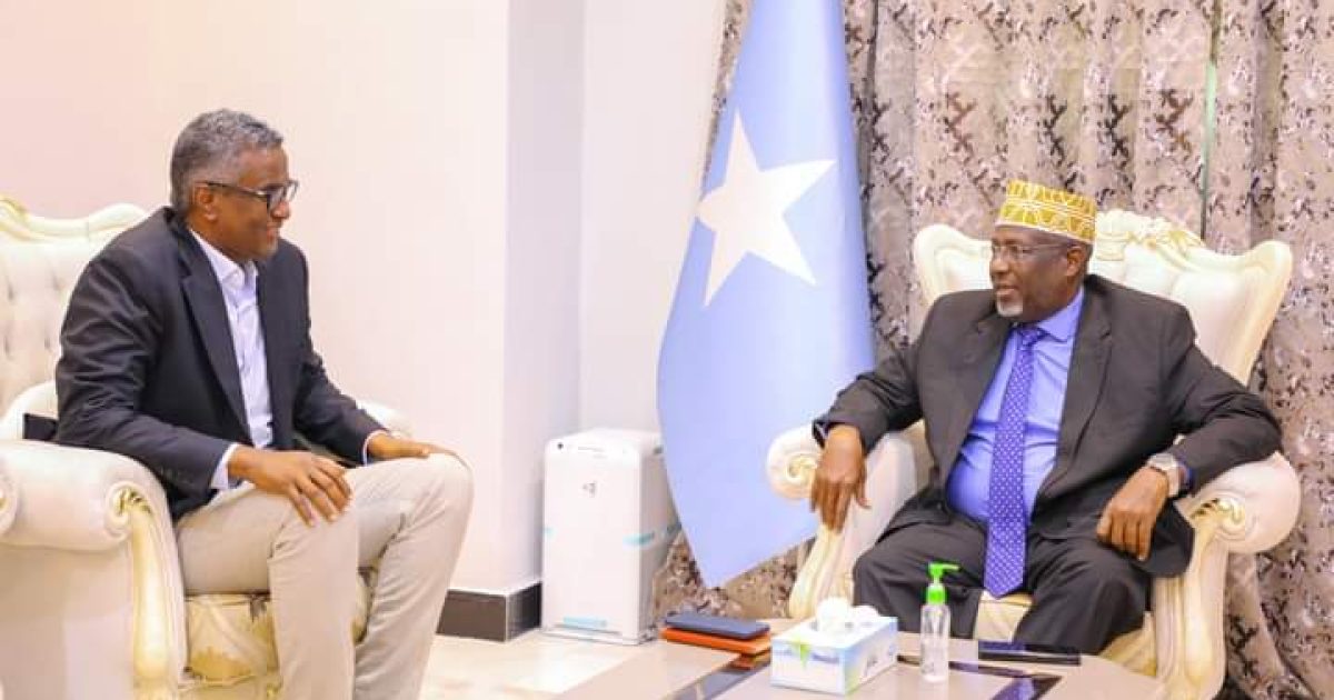 Guddoomiye Aadan Madoobe oo la kulmay Ergeyga gaarka ee Arrimaha Gurmadka Abaaraha