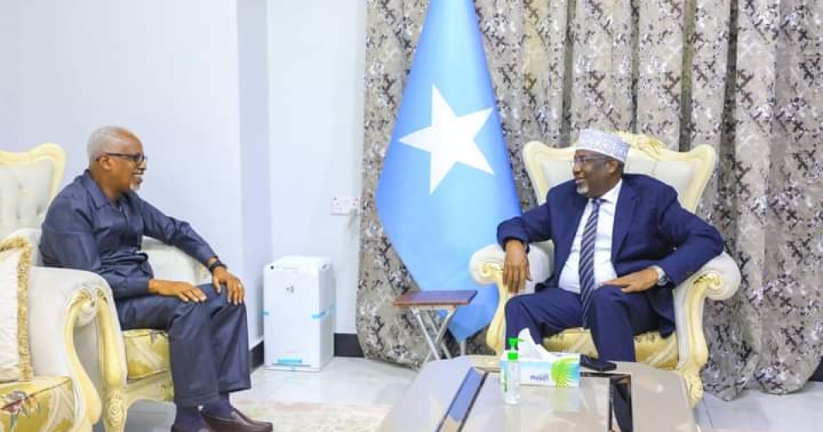 Guddoomiyaha Golaha Shacabka BJFS oo kulan la qaatay danjiraha Jabuuti ee Soomaaliya