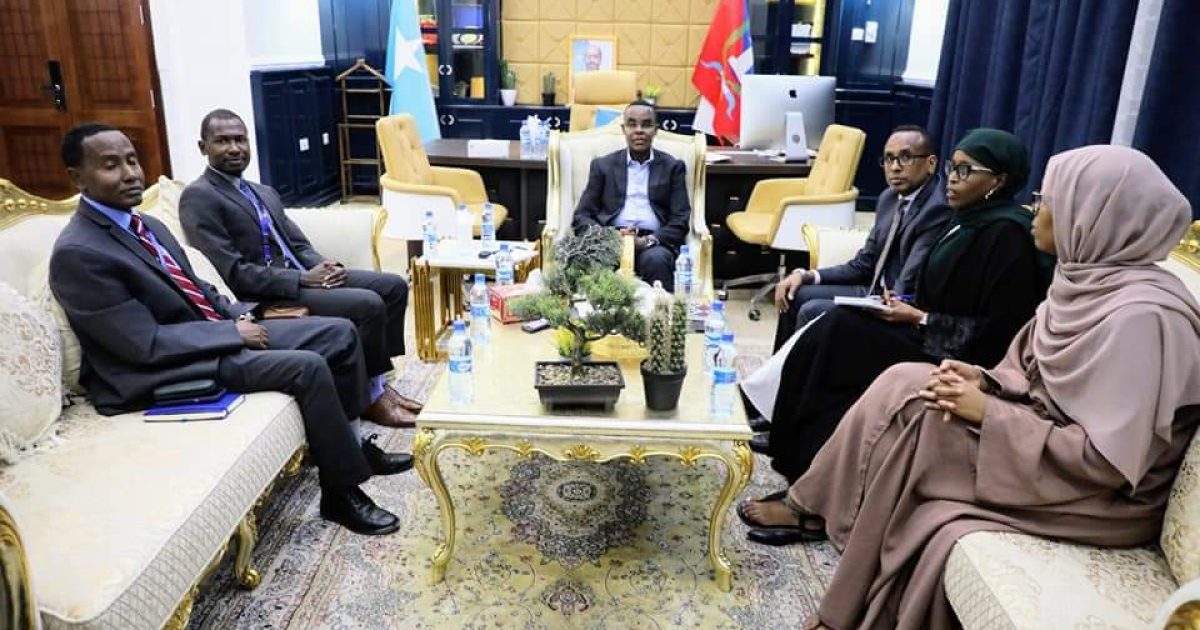 Duqa Caasimadda oo xafiiskiisa ku qaabilay Madaxda hey’adda IOM “SAWIRRO”