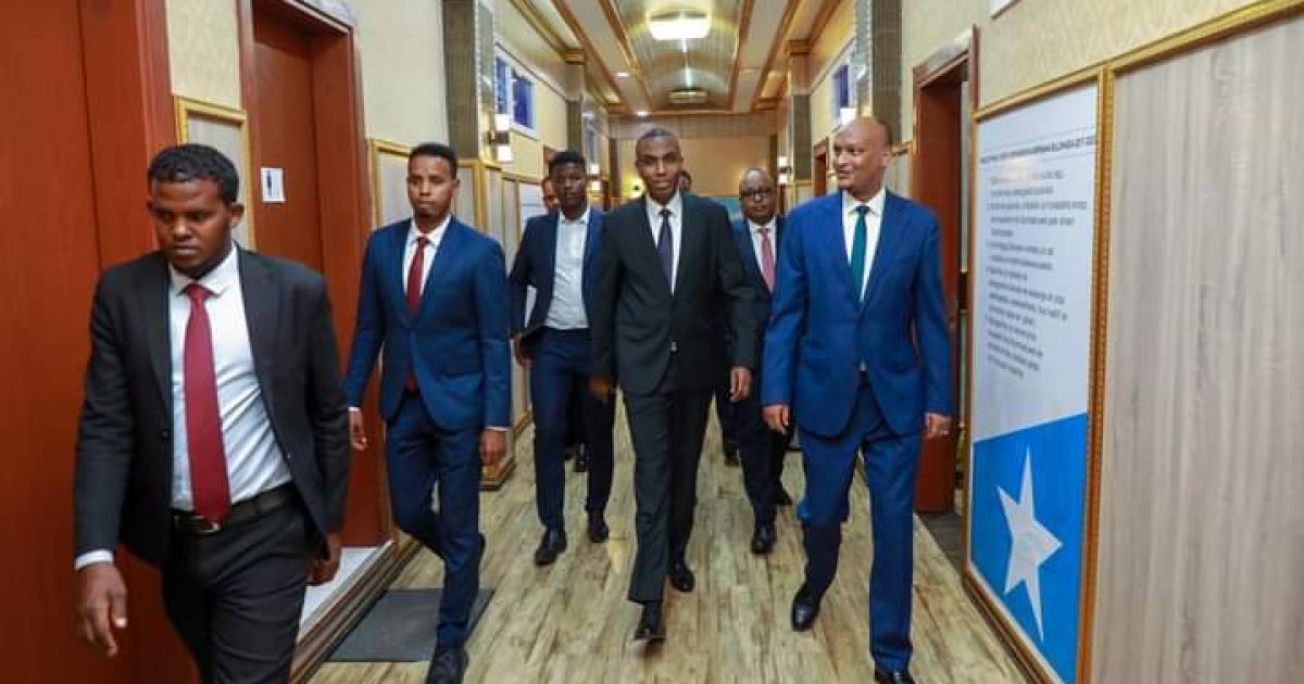 RW Xamse oo kulamo la yeeshay maamulka iyo Agaasimeyaasha xafiiskiisa