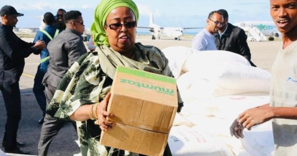 Dowladda oo deeq gaarsiisay degmada Ceel-waaq ee Gobolka Gedo