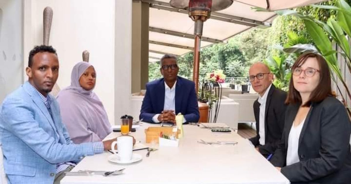 Ergayga gaarka ah ee arrimaha Beni-aadannimada XFS oo kulan la qaatay danjiraha Kanada