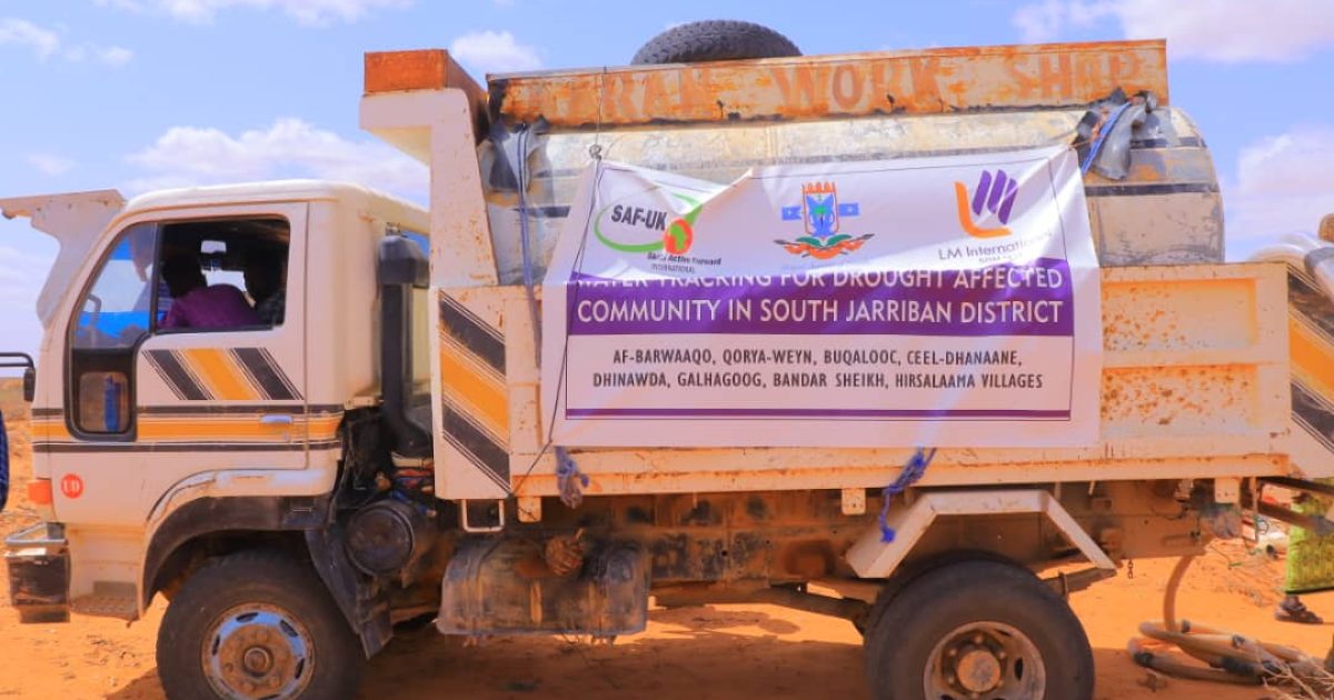 Gaalkacyo: Qoysas ay abaaruhu saameeyeen oo biyo dhaamin loo sameeyay “SAWIRRO”