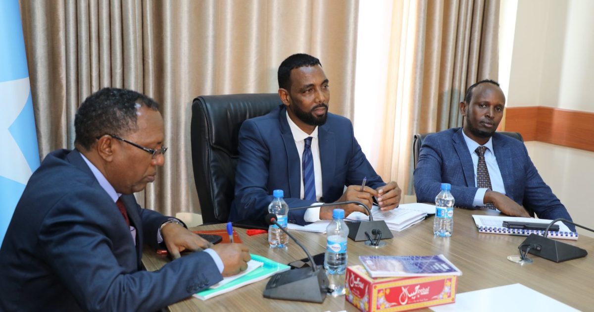 Guddiga loo xilsaaray miisaaniyadda Qaranka oo yeeshay kulankoodii ugu horreeyay.