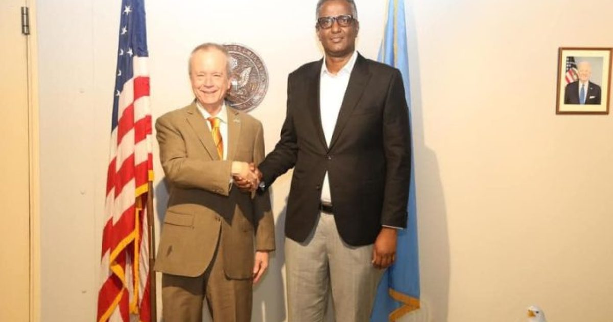 Ergayga gaarka ah ee arrimaha Beni-aadannimada XFS oo la kulmay Safiirka Mareykanka ee Soomaaliya