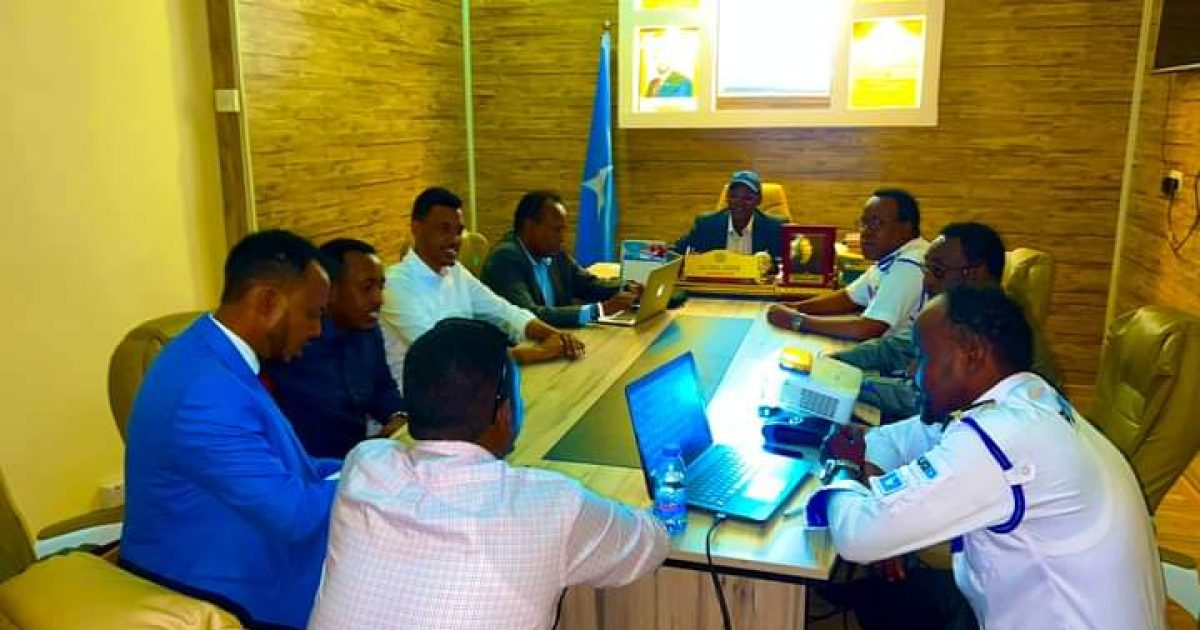 Masuuliyiinta wasaaradda gaadiidka iyo taliska ciidanka ilaalada wadooyinka oo ka shiray…