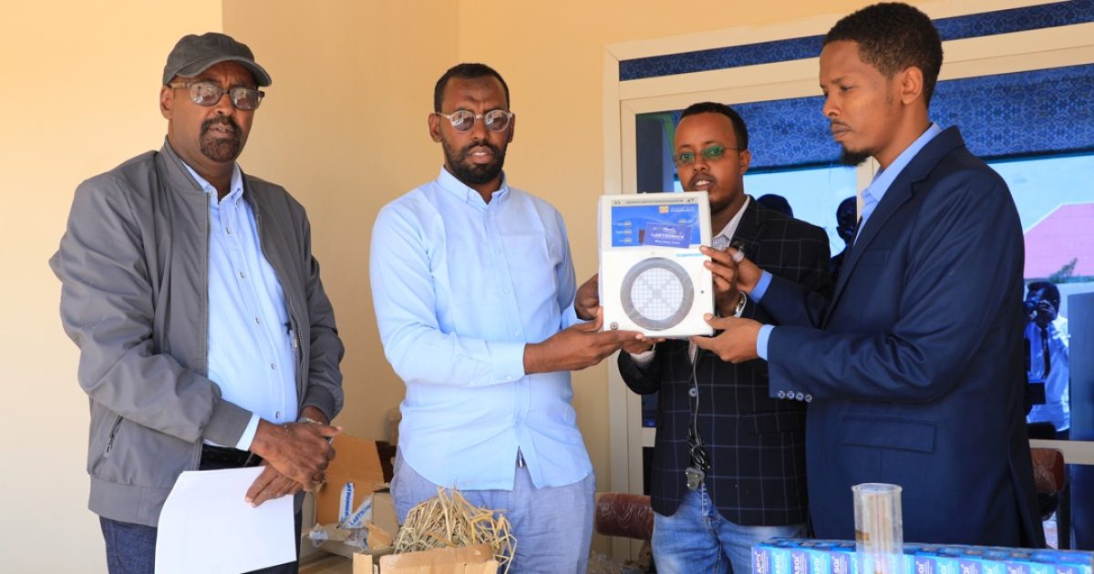 Sawirro: Mashruuca Biyoole oo Sheybaar ku wareejiyey wasaarada xanaanada xoolaha Galmudug