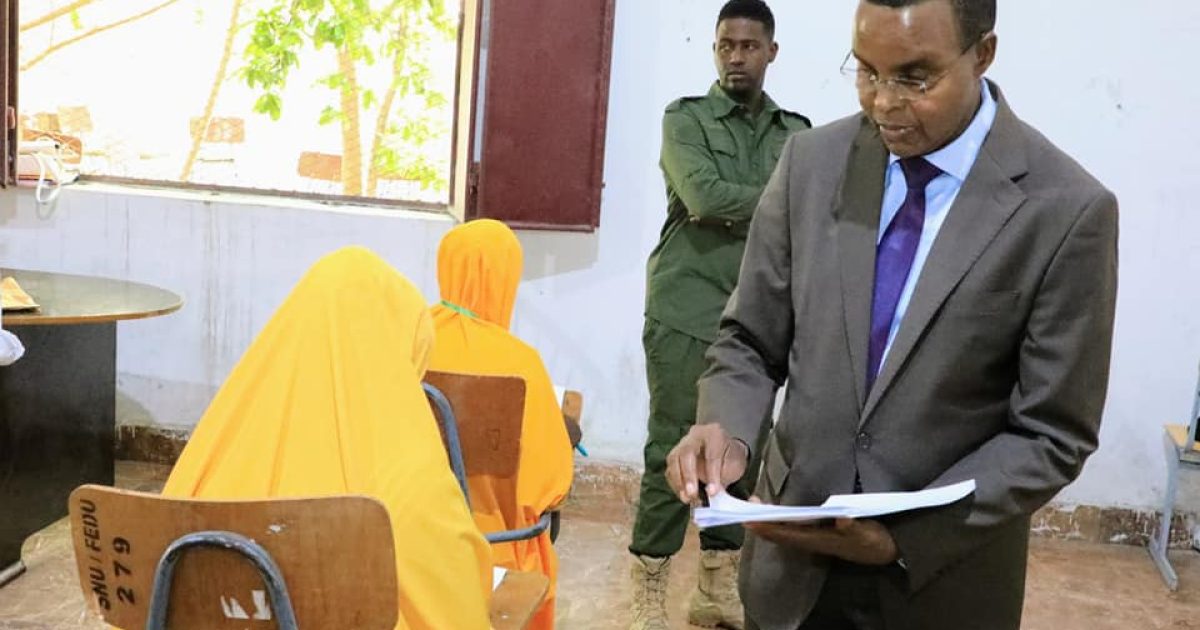 Guddoomiyaha Gobolka Banaadir oo daahfuray qaadista Imtixaanaadka Shahaadiga ee Fasalka 8-aad