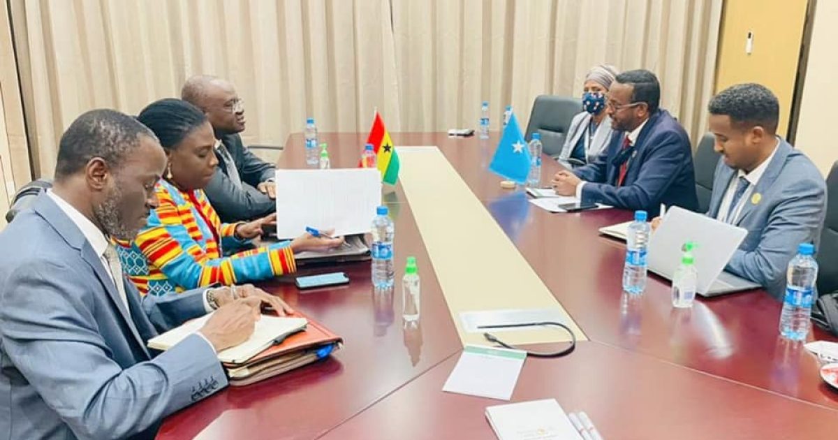 Sii hayaha Wasiirka arrimaha dibadda XFS oo la kulmay mas’uuliyiin ka tirsan dalalka Zambia iyo Gambia