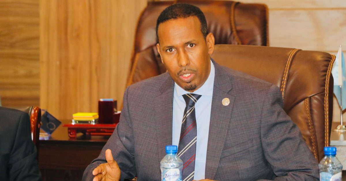 Wasiirka Ganacsiga Oo Qabtay Kulan Lagu Eegayay Wixii u qabsoomay Wasaaradda “SAWIRRO”