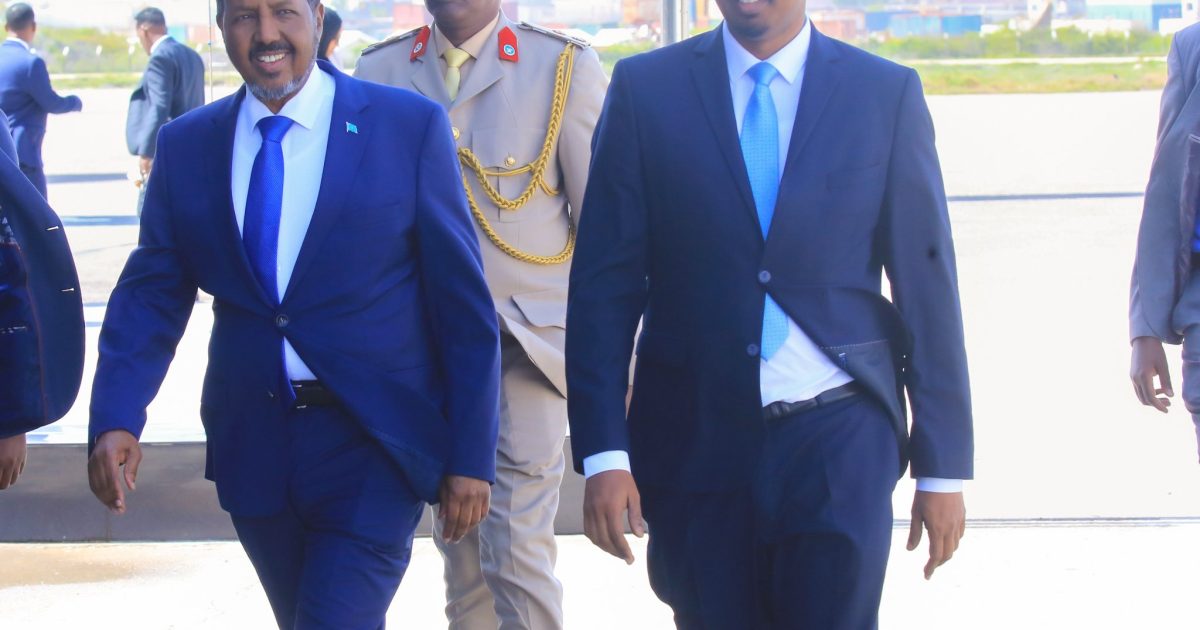 Madaxweyne Xasan Sheekh oo Dalka dib ugu soo Laabtay