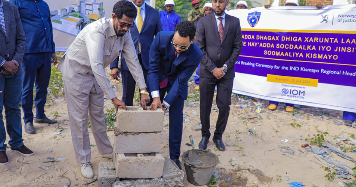 Dhismaha Xarunta Dhexe Hay’adda Socdaalka Oo Laan 2aad Ka Dhagaxdhigtay Kismaayo