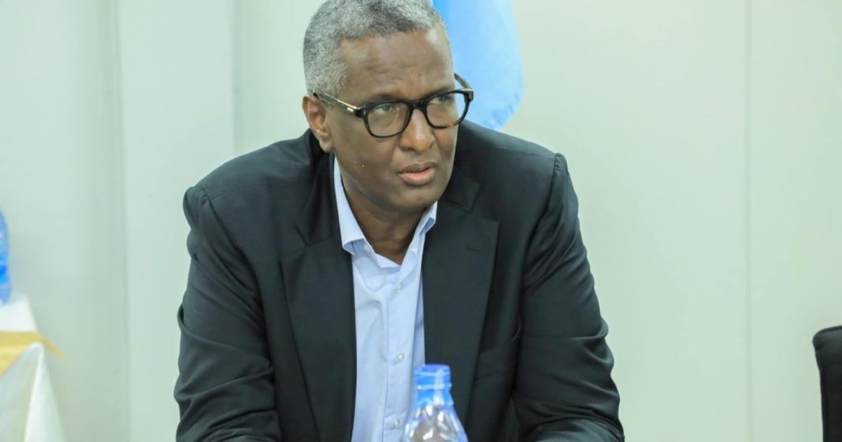 Ergeyga gaarka ah ee arrimaha gurmadka abaaraha oo kulan la qaatay madaxa kooxda agaasimayaasha arrimaha deg-degga ah.