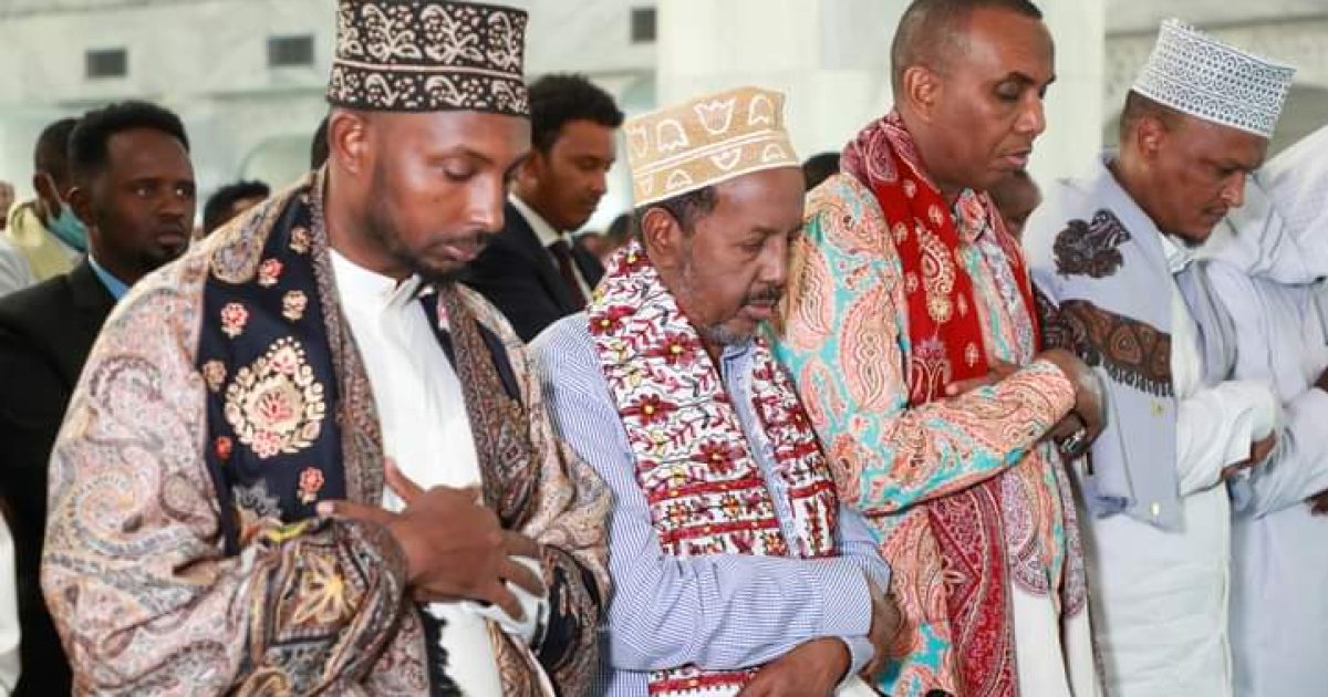 Mas’uuliyiinta Dowladda oo Salaadda Ciida dadweynaha la tukaday