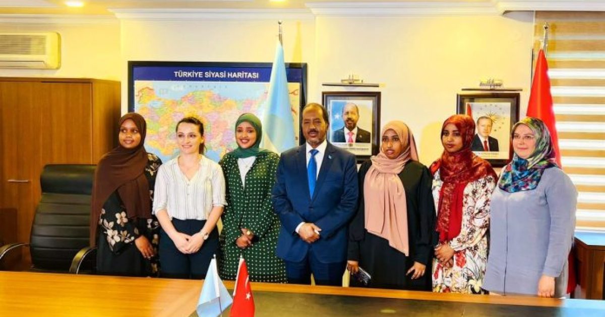 Madaxweyne Xasan Sheekh Oo Booqday Safaaradda Soomaaliya Ee Ankara