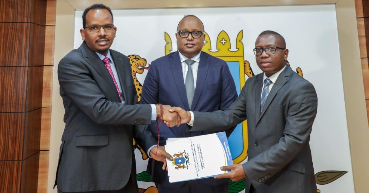 Xoghayaha cusub ee xafiiska Ra’iisul Wasaaraha XFS oo xilka la wareegay.