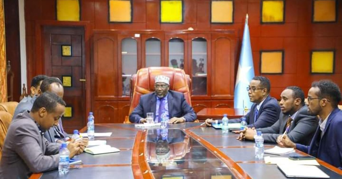 Guddoomiyaha Golaha Shacabka oo kulan la qaatay guddiga madax-banaan ee Xuduudaha