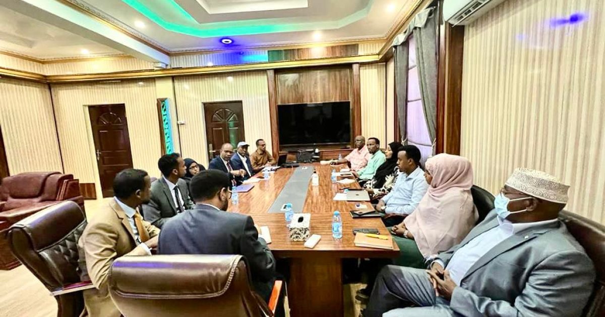 Wasiirka Shaqada Iyo Arrimaha Bulshada Oo Guddoomiyey Kulan Howleedka Waaxyaha Wasaaradda