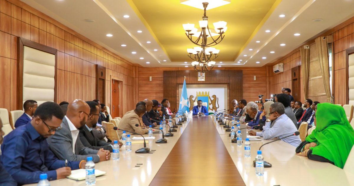 Xafiiska Ra’iisul Wasaaraha Oo La Warareegay Wasaaradda Gargaarka Iyo Masiibooyinka “SAWIRRO”