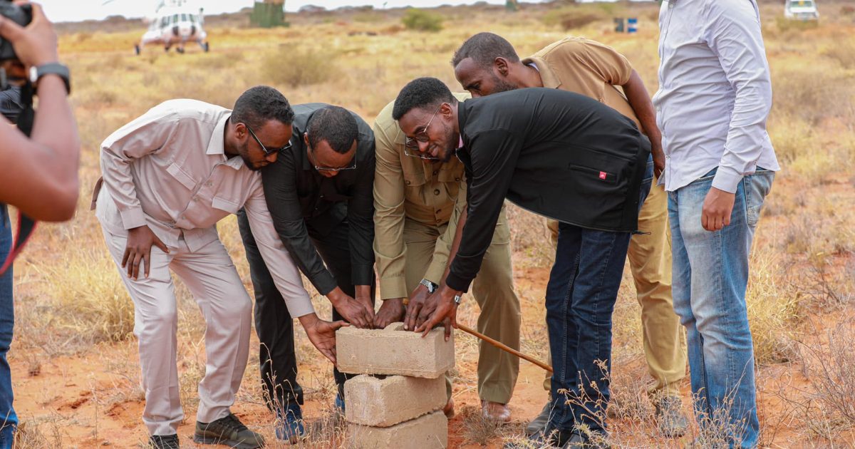 Madaxweynaha Hirshabeelle Oo Dhagax Dhigay Elaboor Diyaaradeed  “SAWIRRO”