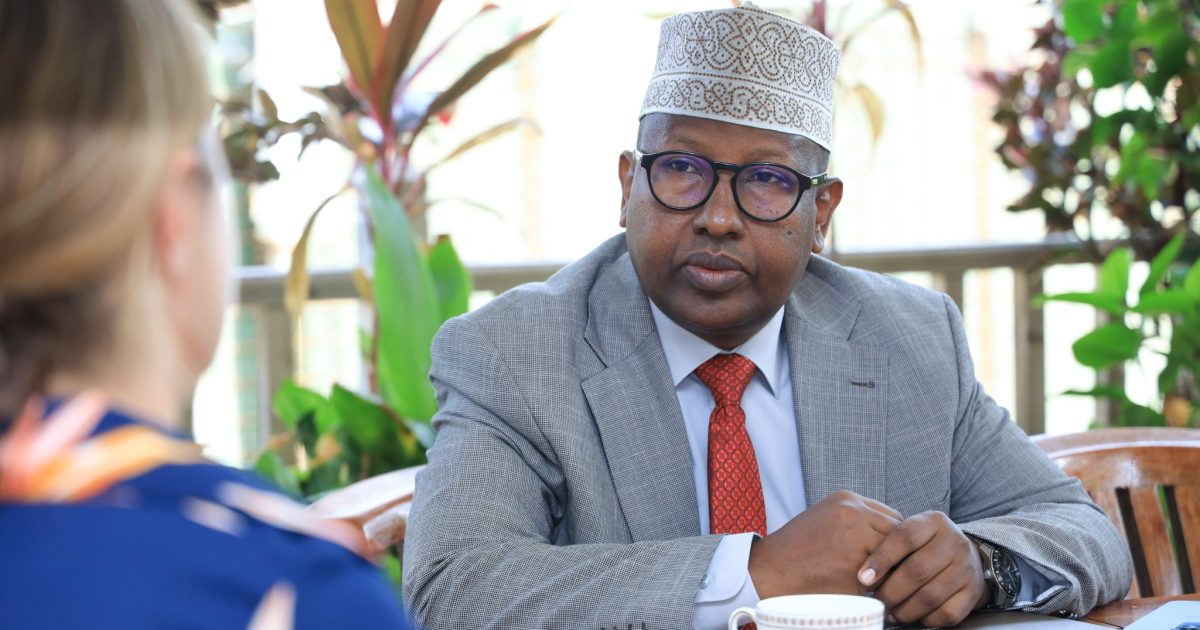 Wasiirka Arrimaha Gudaha XFS oo la kulmay danjiraha Dowlada UK u fadhiya Soomaaliya