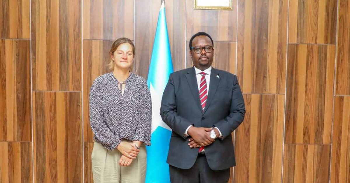 Ra’iisul Wasaare Ku Xigeenka oo Xafiiskiisa ku qaabilay Safiirka dowladda UK